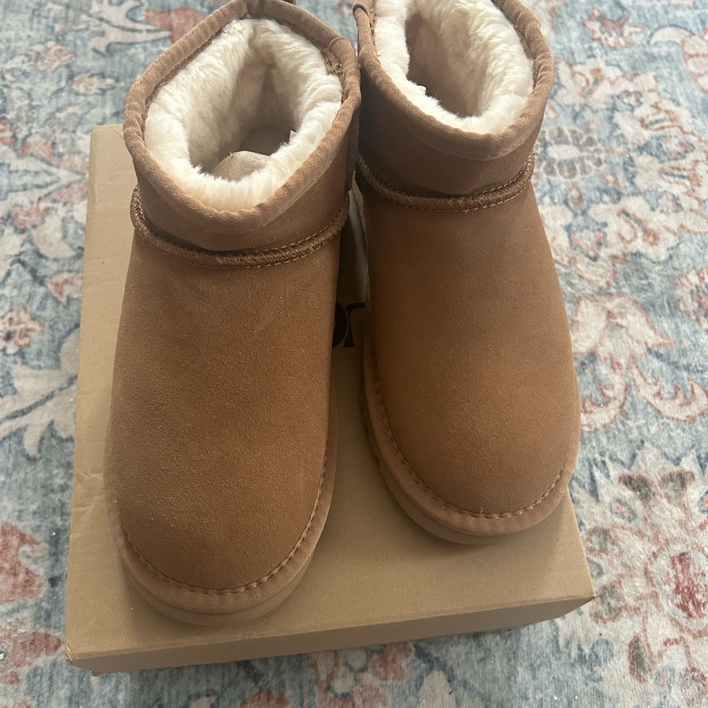 Size 6 Boots Mini